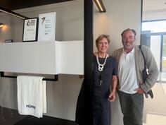 Bemusterung mit Kunden für Badplanung - Inneneinrichtung Ulrike Förg
